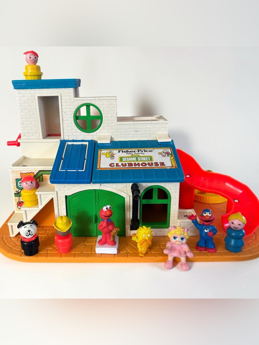 Vintage Fisher Price Sesame Street Clubhouse #937 Little People Figure Lot